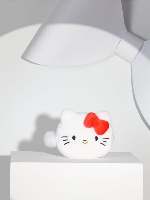 Sinsay - Kozmetická taška s umelou kožušinou Hello Kitty - biela