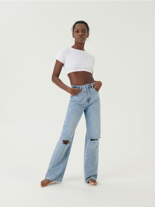 Sinsay - Crop top z prúžkovaného úpletu - biela