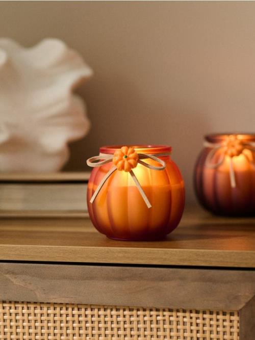 Sinsay - Voňavá sviečka Pumpkin - jantárová